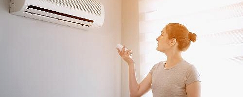 Почему кондиционеры располагают под потолком и какое должно быть минимальное расстояние?